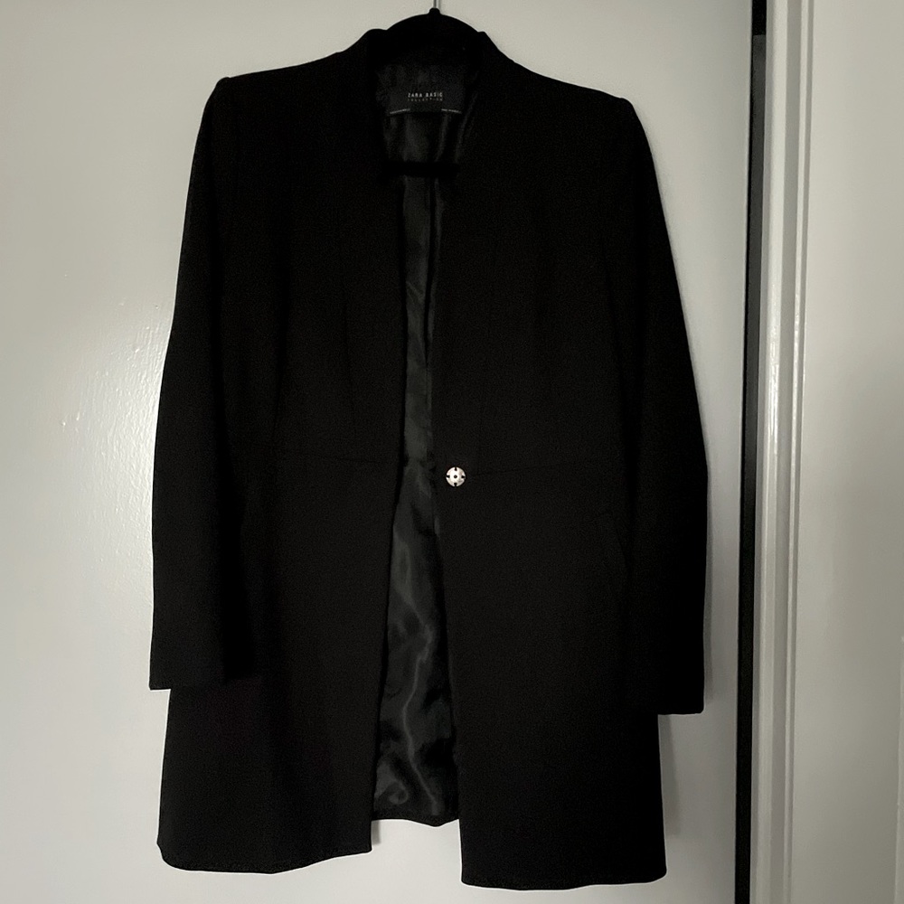 Zara basic black blazer w/ shoulder pads worn once